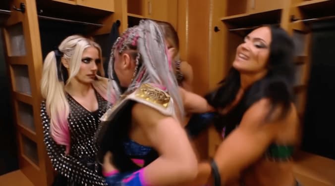 【映像】日本人美女、挑発され様子がおかしくなる