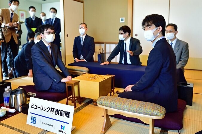 藤井聡太棋聖「大きな舞台で戦えるの楽しみ」3連覇か、奪取か 永瀬拓矢王座と前日検分／将棋・棋聖戦五番勝負第1局 1枚目