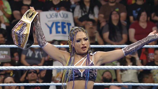 ベルト強奪でドヤ顔のジュリア