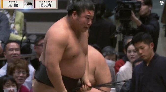 若元春の額にも激闘の痕