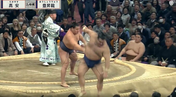 容赦のない攻めを見せる豊昇龍