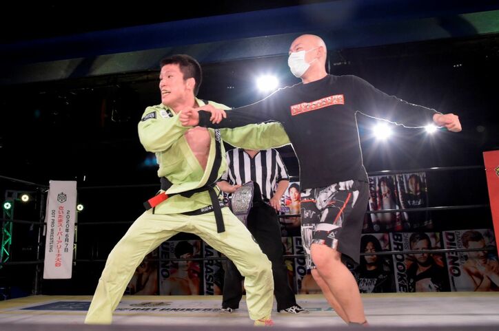 エレベーターでスリーパー？ 驚愕の大・場外戦　「外出制限解除ルール」で青木真也が“大鵬三世”に快勝