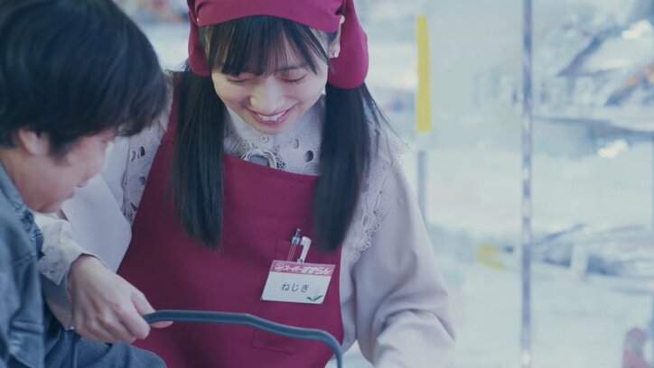 スーパーで働く齊藤京子（日向坂46）が可愛すぎてファン悶絶「一緒に働きたい」「深愛ちゃんがシフト入るなら、私も入ります」『泥濘の食卓』
