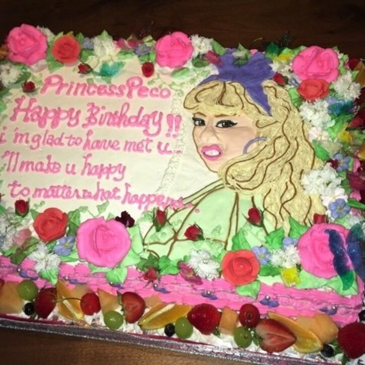 ぺこ22歳の誕生日　夫・りゅうちぇるからの盛大なお祝いに感激