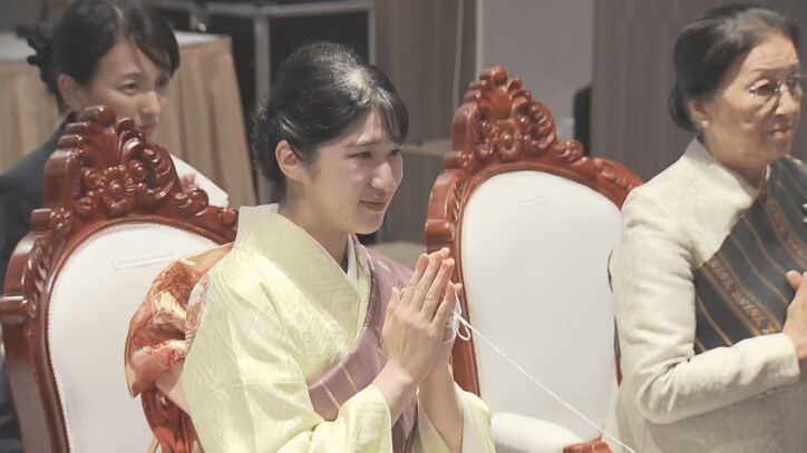 【写真まとめ】民族衣装をまとって　笑顔にあふれた愛子さまのラオス訪問の様子をたっぷりと　端正なペールブルーで出発　乾杯は華やかなピンクで　そのファッションにも注目【初の外国公式訪問】