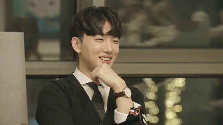 共同生活で修羅場寸前！？強引男子がみんなの前でモテモテ美女を誘い…一気に気まずい雰囲気に