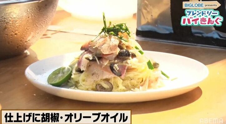 杉浦太陽、筋肉ムキムキでレモンを絞る！自慢の冷製パスタにバイきんぐ大絶賛「男の料理っぽい」