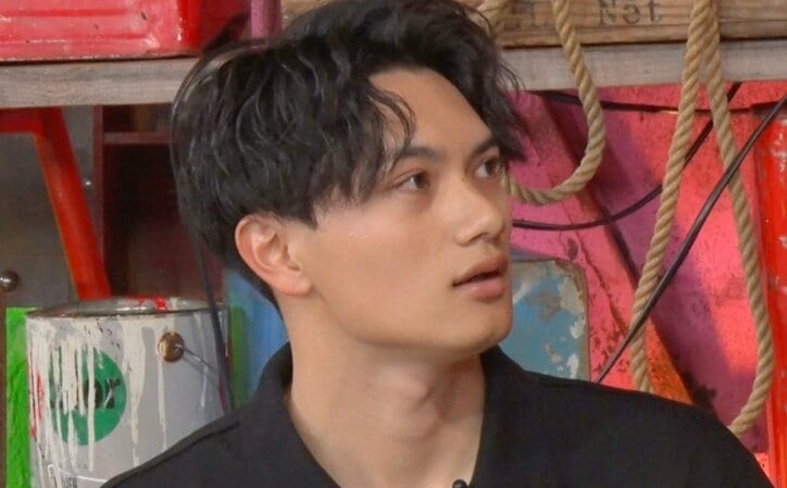 【写真・画像】「タクシーの後部座席でキスしていた」EXITりんたろー。不倫疑惑に動揺「似てる人です！」　1枚目