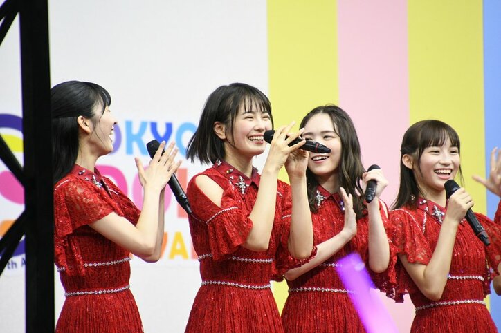 乃木坂46・4期生が初の『TIF』出演でフレッシュなパフォーマンス、清宮レイの”必殺技レイパンチ”に会場沸く