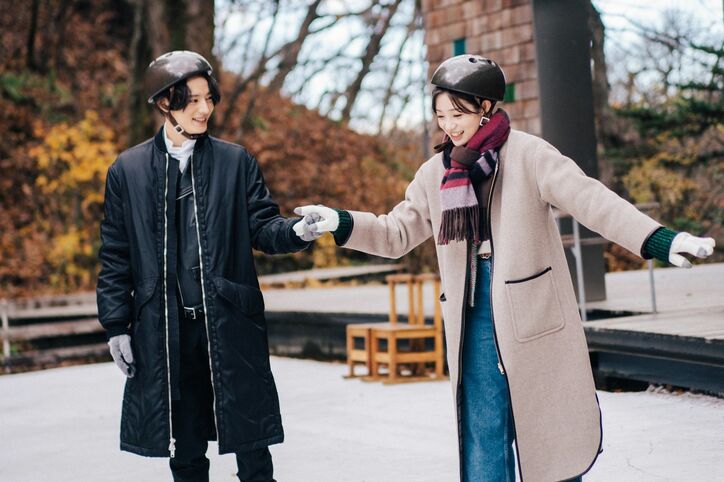 浅香航大とトリンドル玲奈、塩野瑛久と足立梨花、2組の夫婦がご対面!ホロ酔いで宅飲み『私たち結婚しました2』第6話