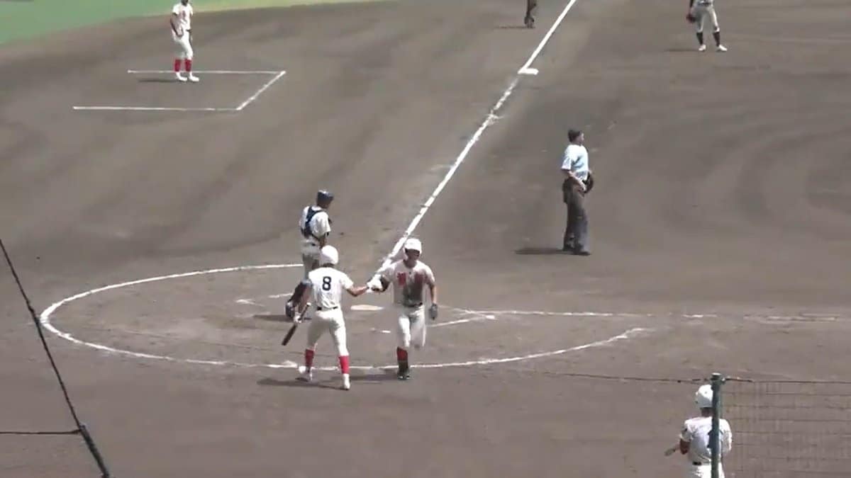 剛腕ぶりを見せつけた智弁学園・松本大輝選手のバックスクリーン弾 