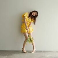 「可愛いを極めてる」「綺麗すぎて泣けます!」鈴木愛理、くしゃっと笑顔のオフショットに称賛の声