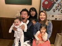 東尾理子、夫・石田純一の誕生日をすみれらと祝福「常識外れの主人だからこそある今の家族の形」