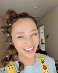 高橋メアリージュンの個性的な“たこ焼きヘア”に「不思議な魅力の虜です」「メチャ可愛いすぎる」と反響