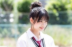 「バレないように手繋いでいい？」可愛すぎる女子高生のバスでの大胆行動に大興奮「これ心臓やばいって！」