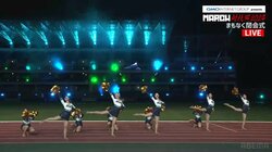 ポンポン絵文字がかわいい！“名物”チアは何を描いた？華やかパフォーマンスでファン魅了「踊りながら笑顔ってすごい」「かっこいいな」