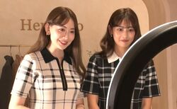 「小嶋さんに憧れてみんな入ってくる」小嶋陽菜、美女揃いの社員70人に囲まれた仕事風景に指原「社員さんでモデルさんなんですよ」