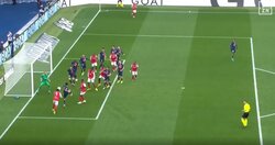 これを外すのか！伊東純也、ドンピシャヘッドで“アシスト未遂” これ以上ない決定機を決めきれず「今日もアシストがすり抜けていく」「決めてあげて」