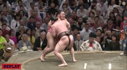 視聴者「超完勝、参りました」　白鵬、千代大龍を相手に盤石の横綱相撲を披露