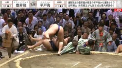 「あっと、行司が…」結びで木村庄之助に館内騒然のアクシデント発生 転倒するも「下から見上げるように軍配」実況は驚きと安堵