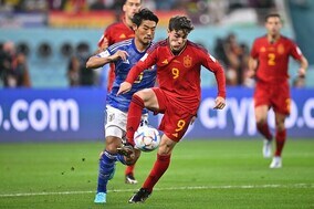 「やはり圧倒的に走らされる」スペインとの大一番、森保Ｊは前半を１点ビハインドで終える！ ファンは戦々恐々「３CB全員イエロー食らった…」【W杯E組】