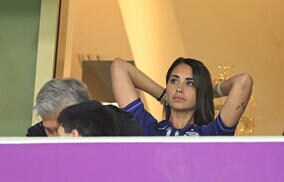 「とてもかわいい」「本物の女王」メッシ妻、アントネラ・ロクソさんがクロップトップで恒例の歓喜ショット公開