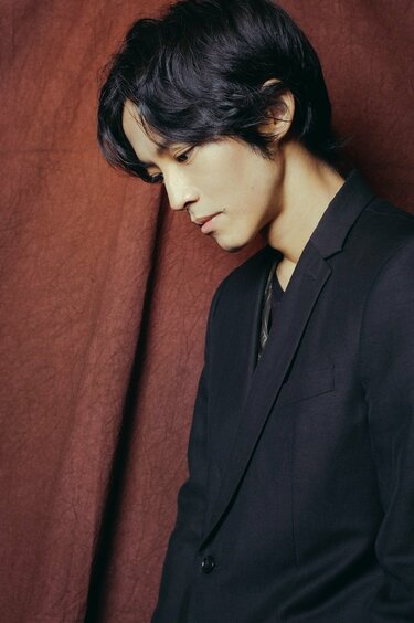 松坂桃李インタビュー 『孤狼の血 LEVEL2』は未完成な日岡の「黒