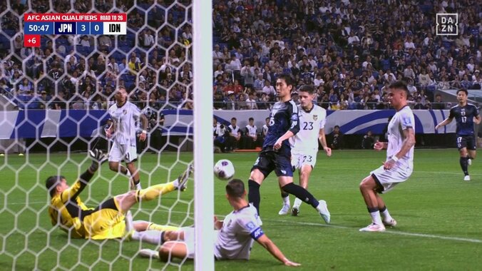 うますぎだろ！久保建英が圧巻アシスト「もう久保と鎌田で完結しますやん」鎌田大地のスピードを生かす絶妙コントロールパスに「マジでファンタジスタ」ファン驚嘆 4枚目