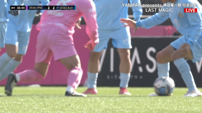 天才すぎる！引退・柿谷曜一朗、“超高速”の股抜き突破が「オシャレ」「THIS IS 柿谷」元同僚も驚愕「股ってあんなに通せるもんなん？」 4枚目