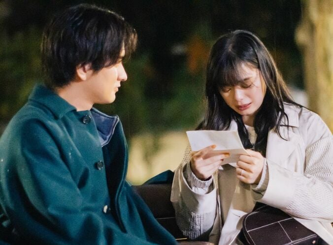 瀬戸利樹、号泣する紺野彩夏を強く抱きしめ涙、夫婦生活の別れを惜しむ『私たち結婚しました4』最終回 2枚目