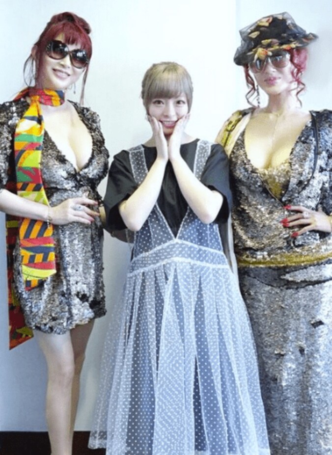 きゃりーぱみゅぱみゅ、憧れの叶姉妹と異色のコラボ 1枚目