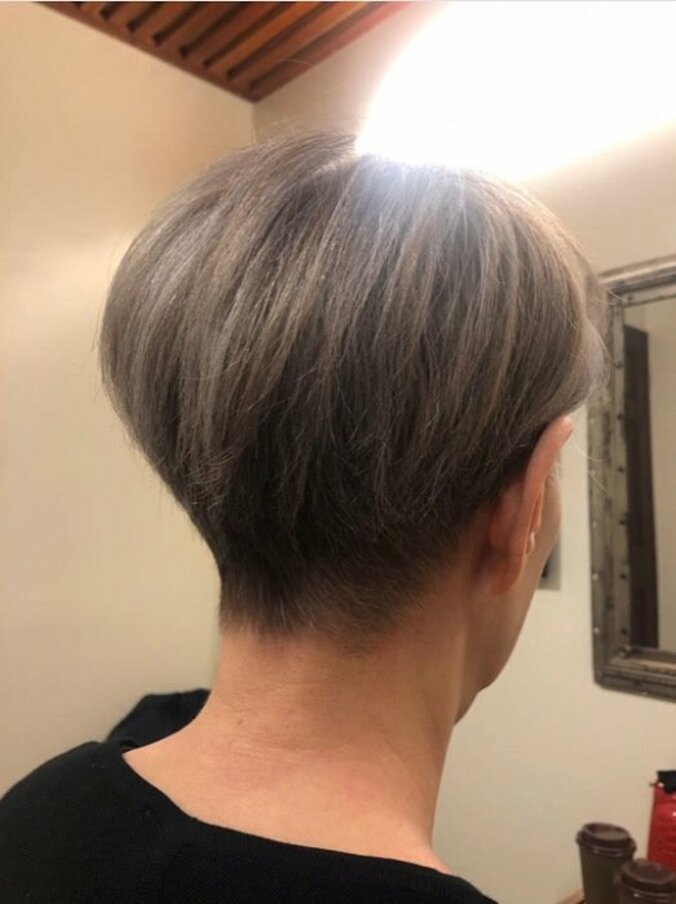 研ナオコ、いつもと少し変えたヘアスタイルを披露「素敵です」「カッコイイ」の声 1枚目