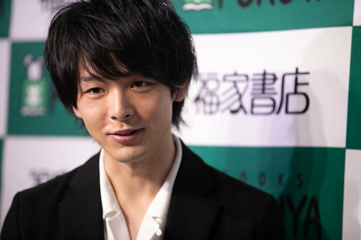 『半分、青い。』中村倫也、ネクタイ緩めた“大人マアくん”姿にファン歓喜「嬉しくて呼吸困難状態」