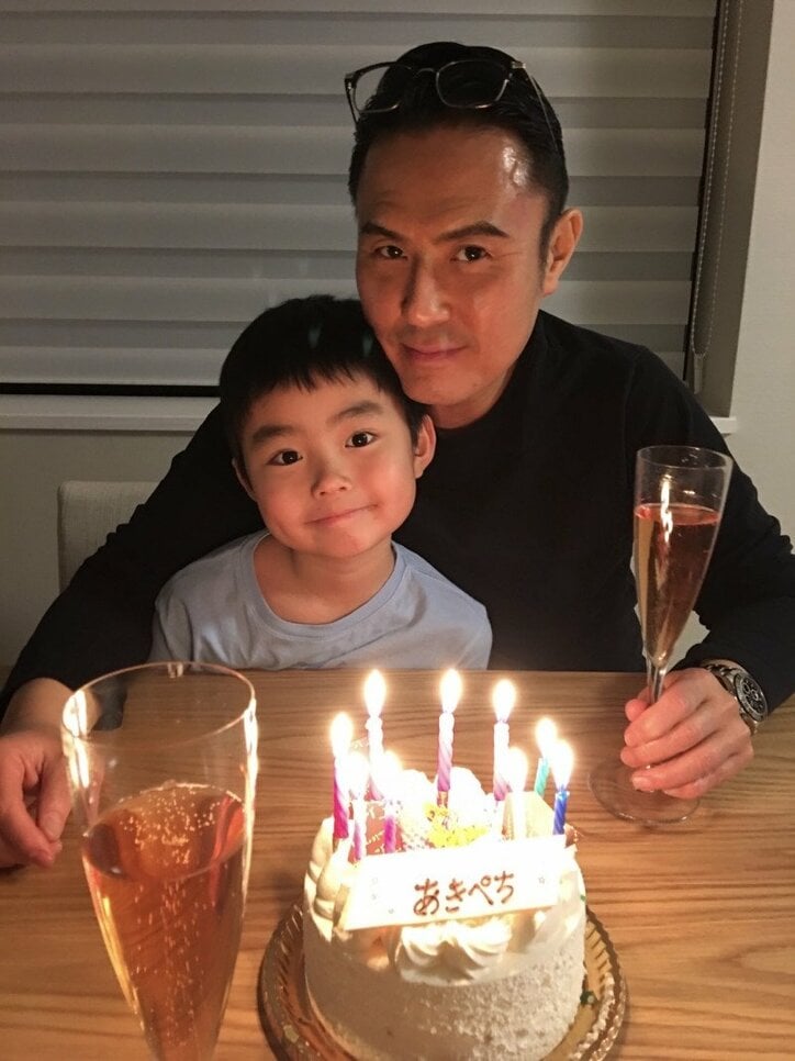 市川右團次の妻が初めてブログを更新「今後も頑張って愉快な2人を撮りたいと思います」