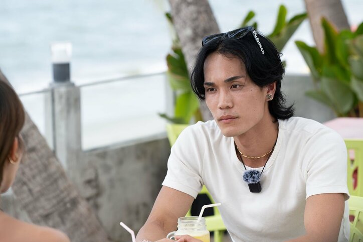 【写真・画像】ナイトプールでキス寸前だったのに…美女の心変わりに動揺する男　3枚目