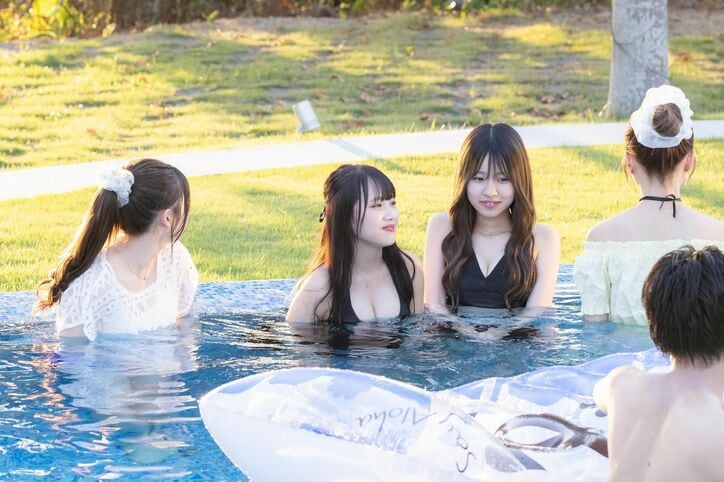 告白前日に気持ちが揺れ動くうたな プールでえいきの気持ちを探るも 恋ステ 21秋 沖縄 第8話 ニュース Abema Times