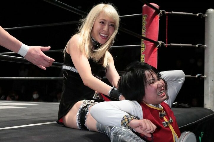 「あなたたちは豚以下よ！」沙希様、女子高生レスラー・小橋マリカに予想外の苦戦も連勝