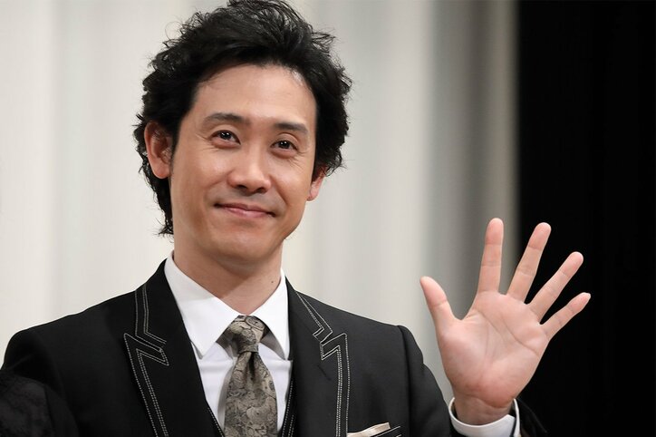 松田龍平、大泉洋との“ハードボイルド”ツーショットに反響　「これは何か事件が起きそう」