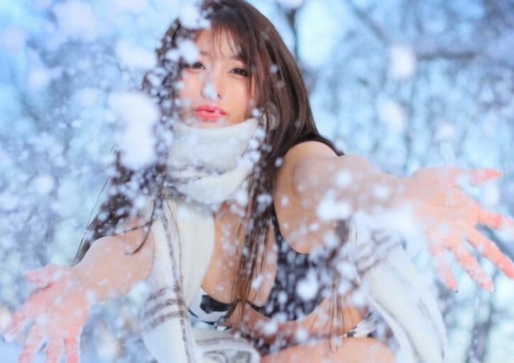 【写真・画像】「エロ！」人気キャバ嬢、食い込んだ紐があらわに…とっておきのセクシー写真にオズワルド伊藤が唸る「脇もいい」　1枚目