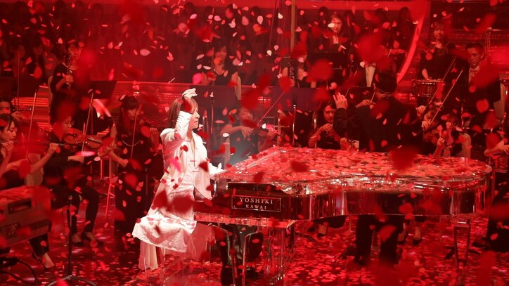 YOSHIKI、オーケストラをバックに “ウルトラFES” のラストを飾る　『復活』への第1歩