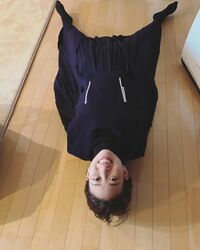 最上もがの自宅で森川葵が笑顔でストレッチ その姿に歓喜の声「めっちゃ可愛い笑」