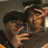 「まっけん似てる」「メガネに前髪は優勝なんだよ」ユウム、『恋ステ』男子メンバーとのオフショットに反響