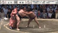 【映像】行司の草履が2度脱げるハプニング