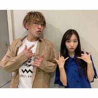 板野友美、EXITのりんたろー。とチャラ男ポーズでツーショット「意外とお似合い」の声届く