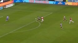 「ウンダフをほぼ完封」ブンデス1年目の日本代表DFを地元紙が絶賛！“格上”相手の完璧ディフェンスにファン「優勢なのすげえよ」