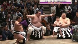 「こんな豊昇龍見たことない」「みんないい笑顔」照ノ富士、最後の土俵入り直前に“3横綱”が花道奥で…“胸アツ”な一コマに反響相次ぐ
