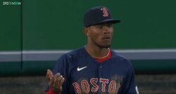 メジャーリーガーでもこんなことあるの？正面の打球をまさかのポロリ……「余裕かましたからな」「ちょっとw」