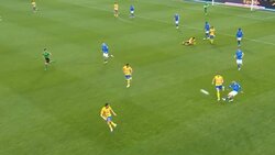 「本当にベッカム」伊東純也が極上アシスト！高精度40mサイドチェンジでゴールをお膳立て「針の穴を通すロングフィード」