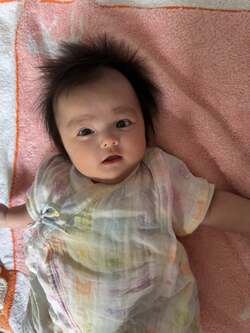 川崎希、きょうだいに似てきた第3子の写真を公開「2人のMIXな雰囲気なグーちゃん」