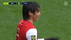 「なんでイエローよ」「どうした？」伊東純也、フリーキックで“謎の警告”発動に困惑　唐突過ぎるイエローカードの提示に笑うしかなかった瞬間「遅延要素ない」「審判熱くなっちゃってる」